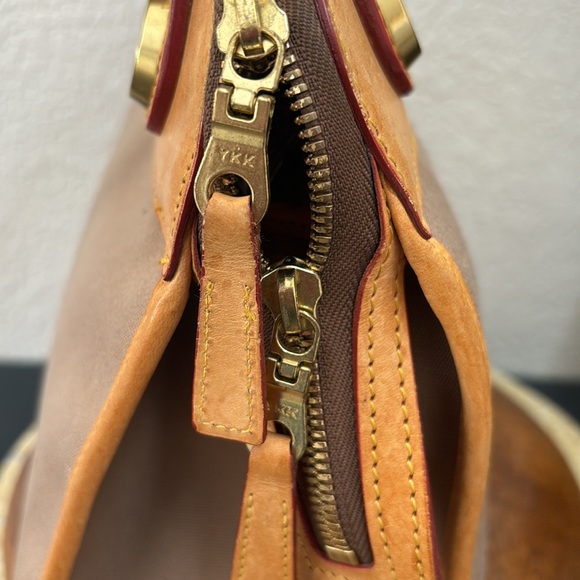 Beautiful vintage Dooney and Bourke - Picture 5 of 13